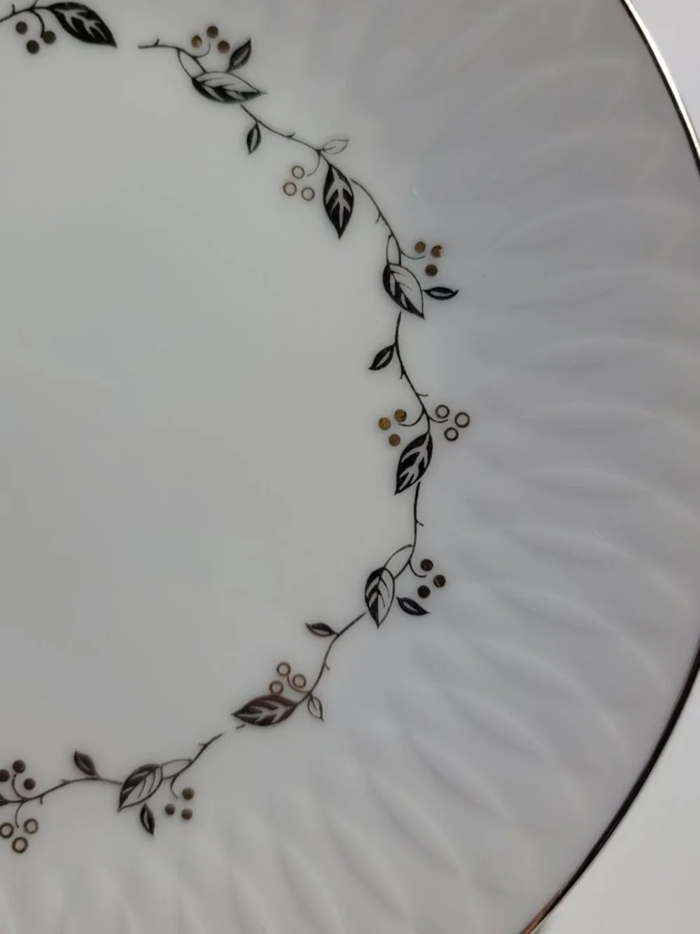 FOUR Sango Carillon Bread Plates White Gold Berries Platinum Leaves